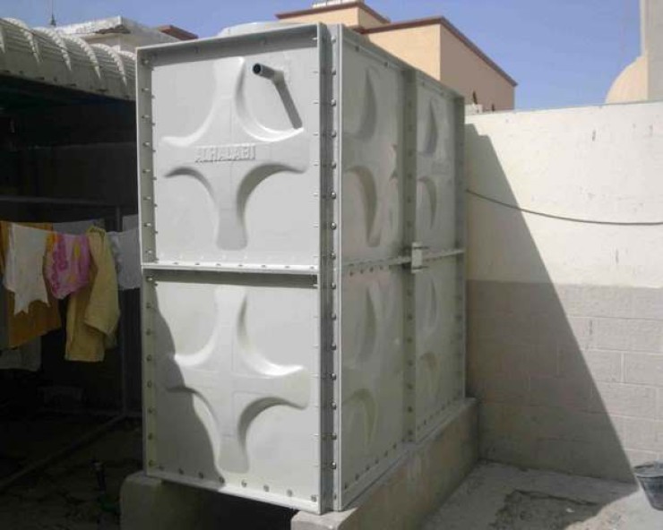 مظلات خزانات المياة